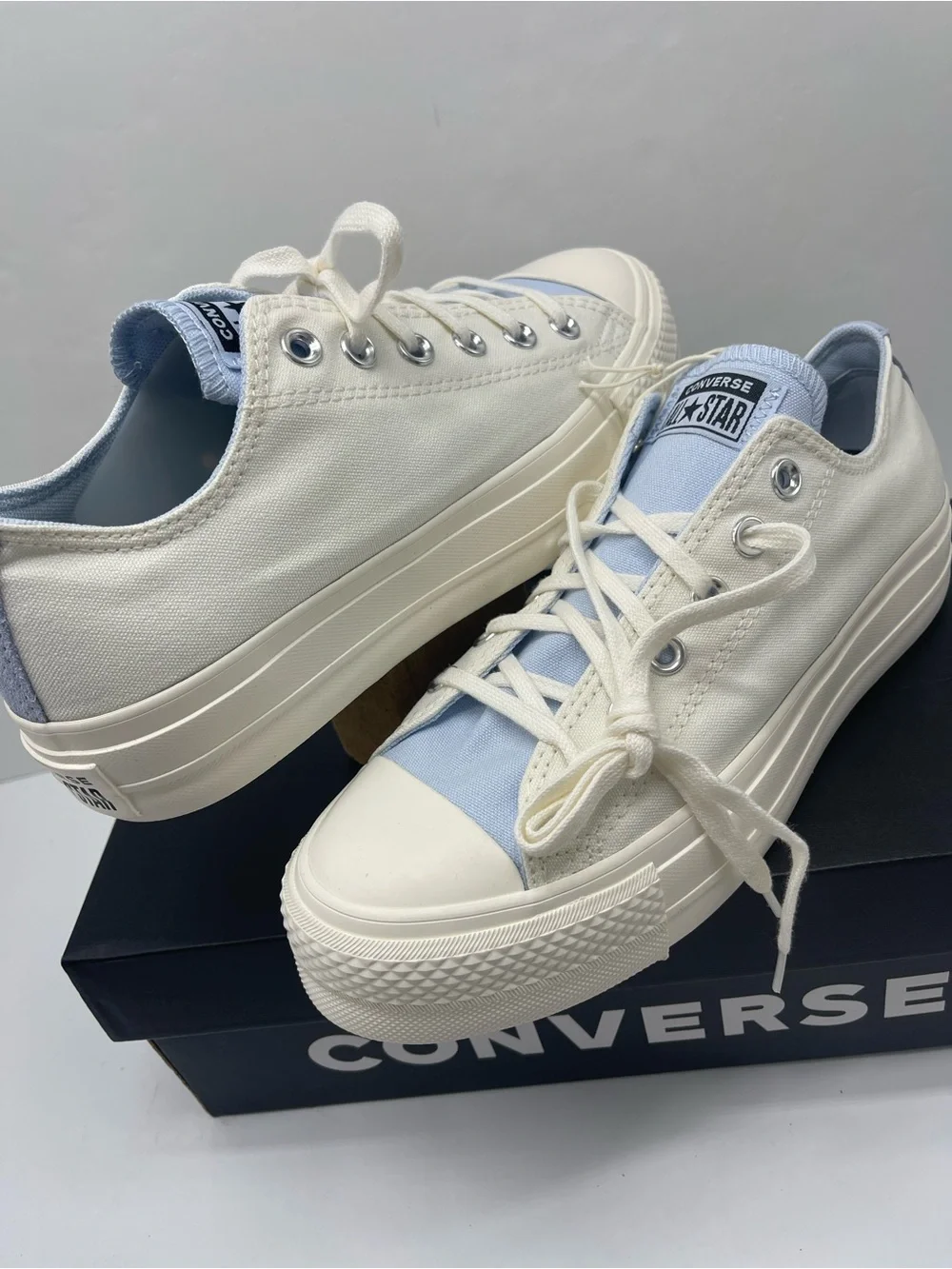 Converse CTAS LIFT OX EGRET/EGRET/BLUE SUPER-MOON Low Top Platform Sneakers